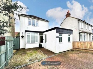 Detached house to rent in Cricklade Road, Swindon SN2