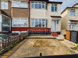 Detached house to rent in Grosvenor Crescent, Dartford, Kent DA1