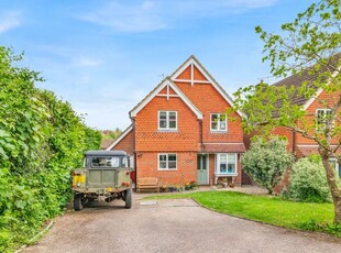 Detached house to rent in Hill Farm Close, Haslemere GU27