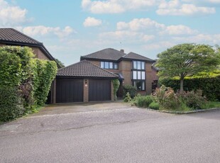 Detached house to rent in Lambyn Croft, Horley RH6