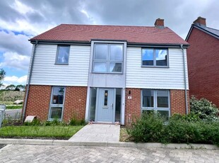 Detached house to rent in Lamprey Close, Ashford TN24