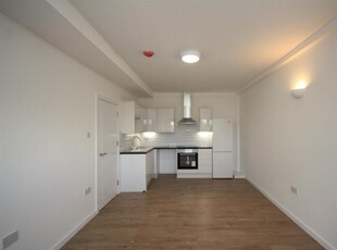 Mews house to rent in Turners Hill, Cheshunt, Waltham Cross EN8