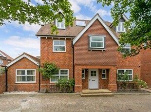 Detached house to rent in Wycombe Road, Marlow SL7