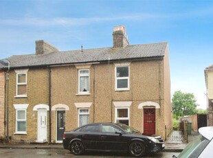 End terrace house to rent in Bassett Road, Sittingbourne, Kent ME10
