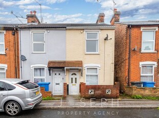 End terrace house to rent in Bramford Lane, Ipswich IP1