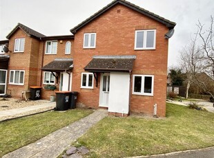 End terrace house to rent in Cromer Way, Luton LU2