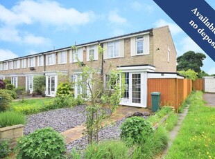 End terrace house to rent in Darenth Way, Horley RH6
