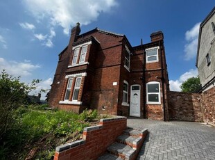 End terrace house to rent in Metchley Lane, Harborne, Birmingham B17
