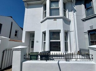 End terrace house to rent in Molesworth Street, Hove BN3