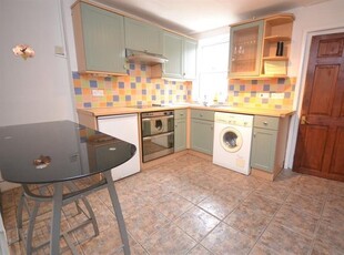 End terrace house to rent in Mount Pleasant, Reading, Berkshire RG1