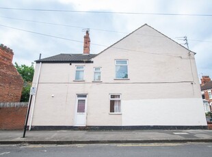 End terrace house to rent in Queensgate Street, Hull HU3