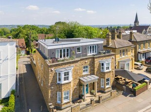 Flat for sale in High Road, Woodford Green IG8