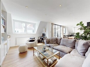 Flat for sale in Princes Gate Mews, London SW7