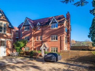 Flat for sale in Stratford Road, Henley-In-Arden B95