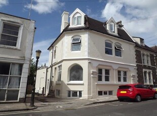 Flat to rent in 34 Oakfield Grove, Bristol BS8