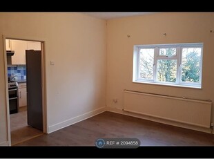 Flat to rent in Addiscombe Road, Croydon CR0