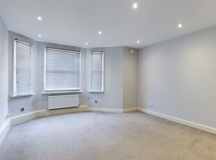 Flat to rent in Albany Villas, Hove BN3