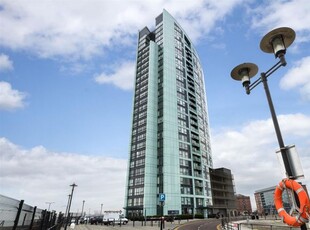 Flat to rent in Alexandra Tower, Princes Parade, Liverpool L3