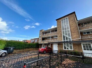 Flat to rent in Amanda Court, Bournemouth BH7