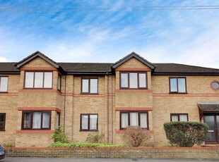 Flat to rent in Avenue Road, St. Neots PE19