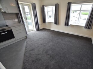 Flat to rent in Belmont Road, Bolton BL1