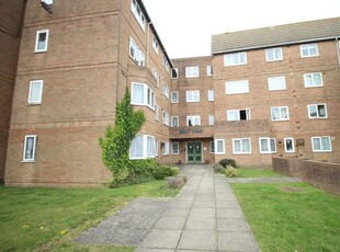 Flat to rent in Bourne Street, Eastbourne BN21
