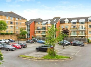 Flat to rent in Branagh Court, Reading, Berkshire RG30