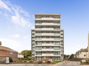 Flat to rent in Brighton Road, Worthing BN11