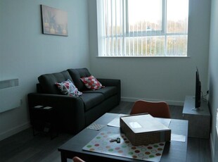 Flat to rent in Card House, Bingley Road, Bradford BD9