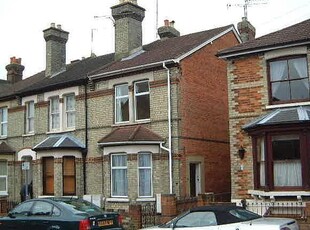 Flat to rent in Church Road, Guildford GU1