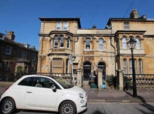 Flat to rent in Cotham Vale, Cotham, Bristol BS6