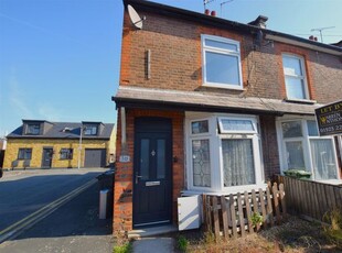 Flat to rent in Cromer Road, Watford WD24