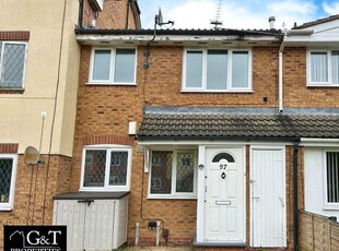 Flat to rent in Dadford View, Brierley Hill DY5