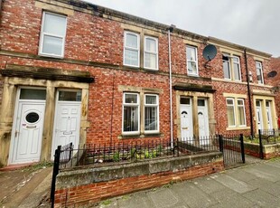 Flat to rent in Eastbourne Avenue, Bensham, Gateshead NE8