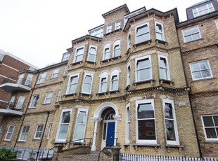 Flat to rent in Eaton Gardens, Hove BN3