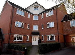 Flat to rent in Elvetham Rise, Chineham, Basingstoke RG24