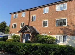 Flat to rent in Fallow Rise, Hertford SG13