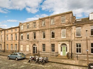 Flat to rent in Forth Street, New Town, Edinburgh EH1