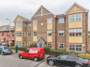 Flat to rent in Freshfield Court, 155-159 Queens Road, Watford, Hertfordshire WD17