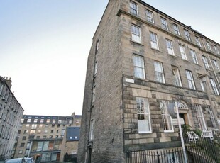 Flat to rent in Gayfield Square, Broughton, Edinburgh EH1