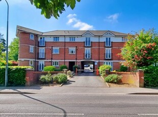 Flat to rent in Gippeswyk Avenue, Ipswich IP2