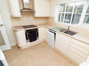 Flat to rent in Grosvenor Road, Westbourne, Bournemouth BH4