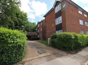 Flat to rent in Halleys Way, Houghton Regis, Dunstable, Bedfordshire LU5