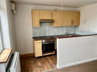 Flat to rent in Hamlet Court Road, Westcliff-On-Sea SS0