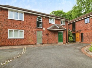 Flat to rent in Holly Road North, Wilmslow, Cheshire SK9