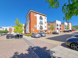 Flat to rent in Isham Place, Ipswich IP3