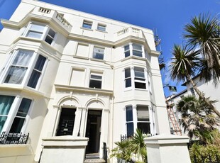 Flat to rent in Lansdowne Place, Hove BN3