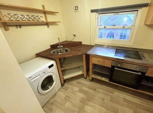 Flat to rent in Leavesden Road, Watford WD24