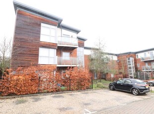 Flat to rent in Lindsay Avenue, High Wycombe, Buckinghamshire HP12