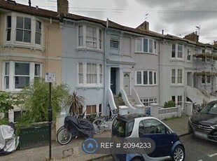 Flat to rent in Livingstone Road, Hove BN3